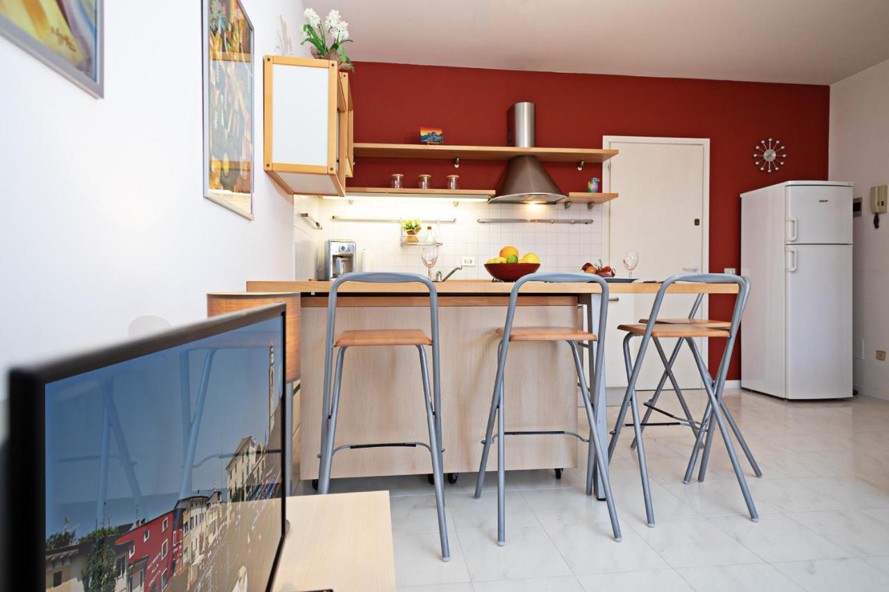 Apartment Ortensia - Regarda Travel Lazise Esterno foto